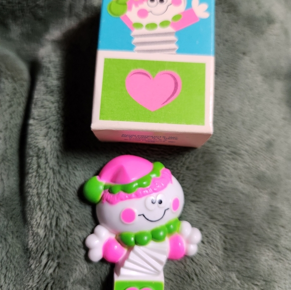 Vintage Avon Jack in the box pin, 1976. 48 years old! - Picture 10 of 10